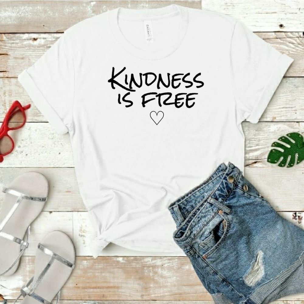 Kindness is free ♡ Tee Shirt
